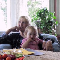 Tellervo Koivunoro ja tytt�rentyt�r Ria